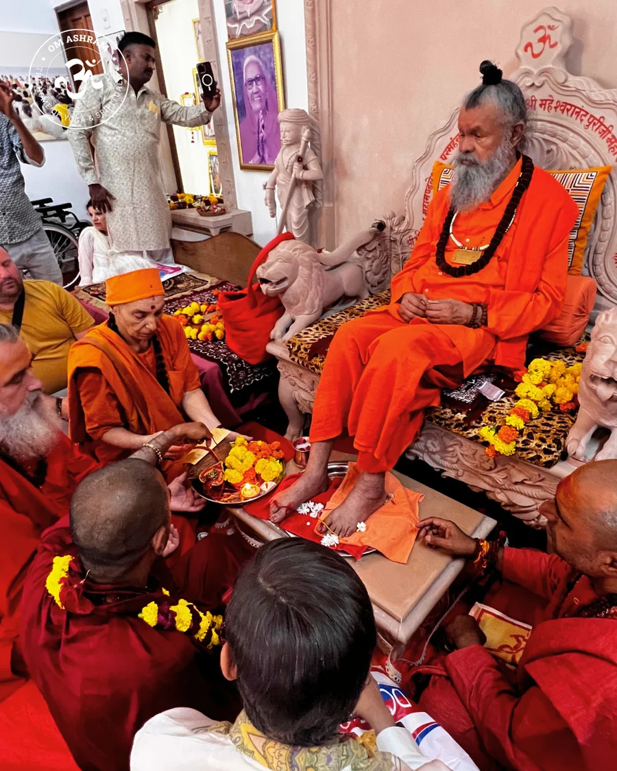 Disciples performing a welcoming puja for Gurudev.